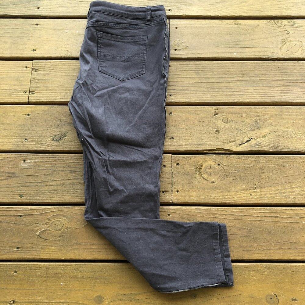 SOHO Grey Zipper Leggings